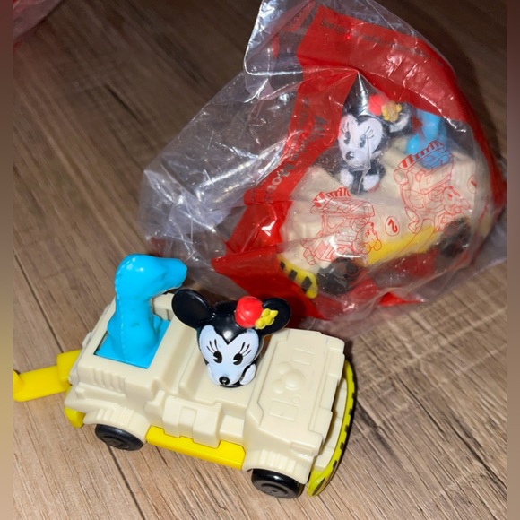 McDonald’s 2020 Happy Meal Disney Runaway Train Set of 11 MickeyMinnieGoofyDaisy - Picture 7 of 12